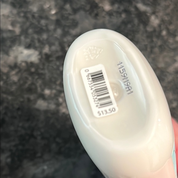 Bath & Body Works HELLO BEAUTIFUL 24 hour Shea Butter & Vitamin E Moisturizer - Picture 4 of 5